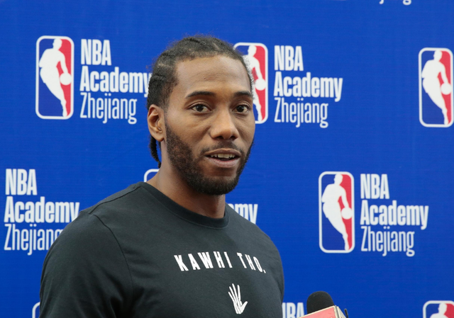 [NBA]詹姆斯军训祖巴茨 强投三分稳稳命中