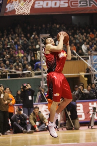 她放弃中国籍去当陪练，助日本四届奥运夺牌，今辅佐朱雨玲对抗国乒