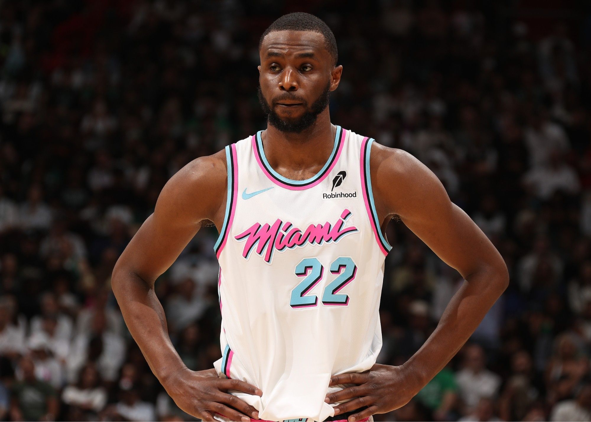 拜仁慕尼黑大胜沃尔夫斯堡：德甲重启，乌龙球纪录之夜