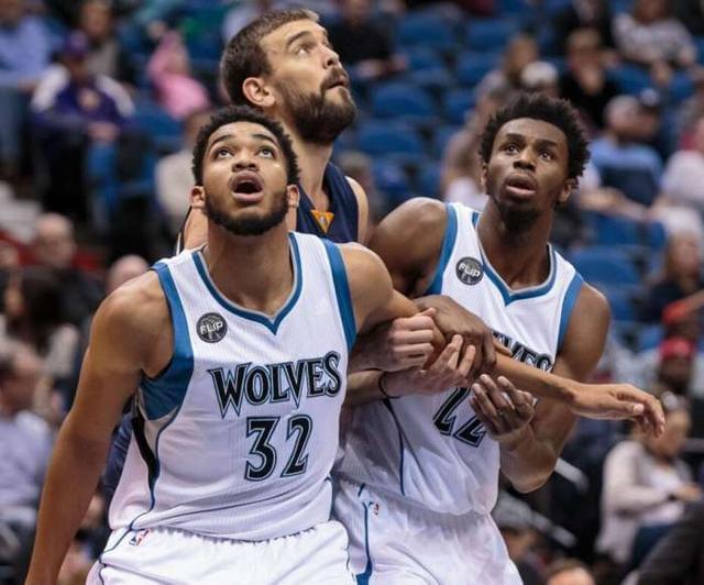 半场：奥格斯堡2-0勒沃库森，吉安努利斯传射，安东-卡德破门