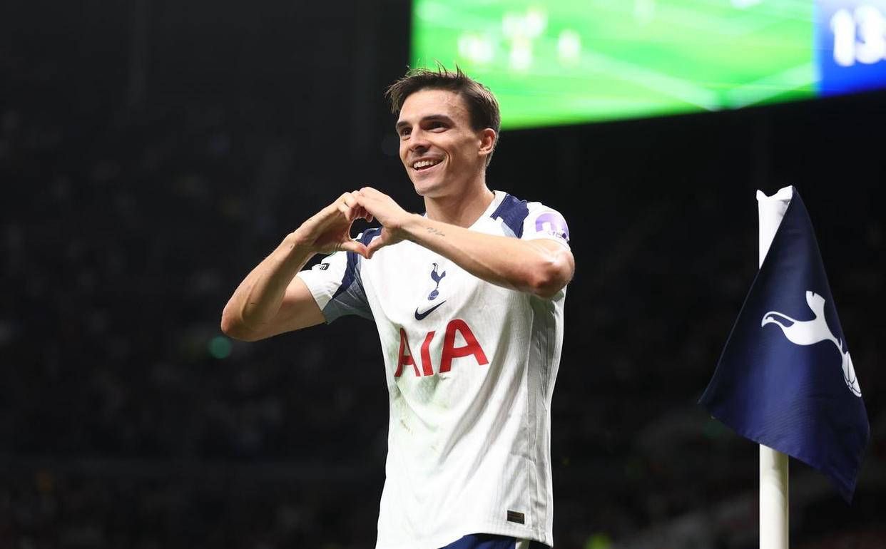 利物浦vs毕包第20分钟比赛暂停，全场球员、观众鼓掌致敬若塔