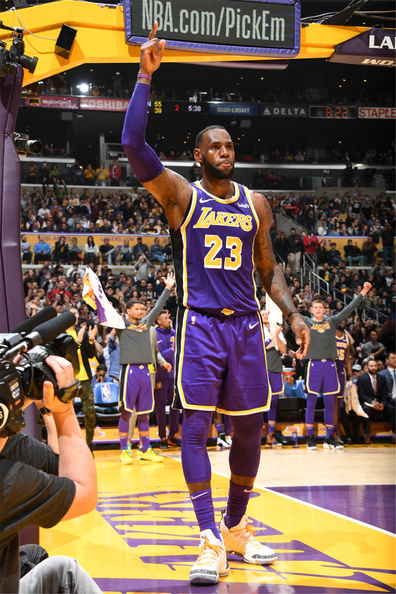 《无畏契约手游》黄金周：百万好礼、专属限定与超值福利大派送