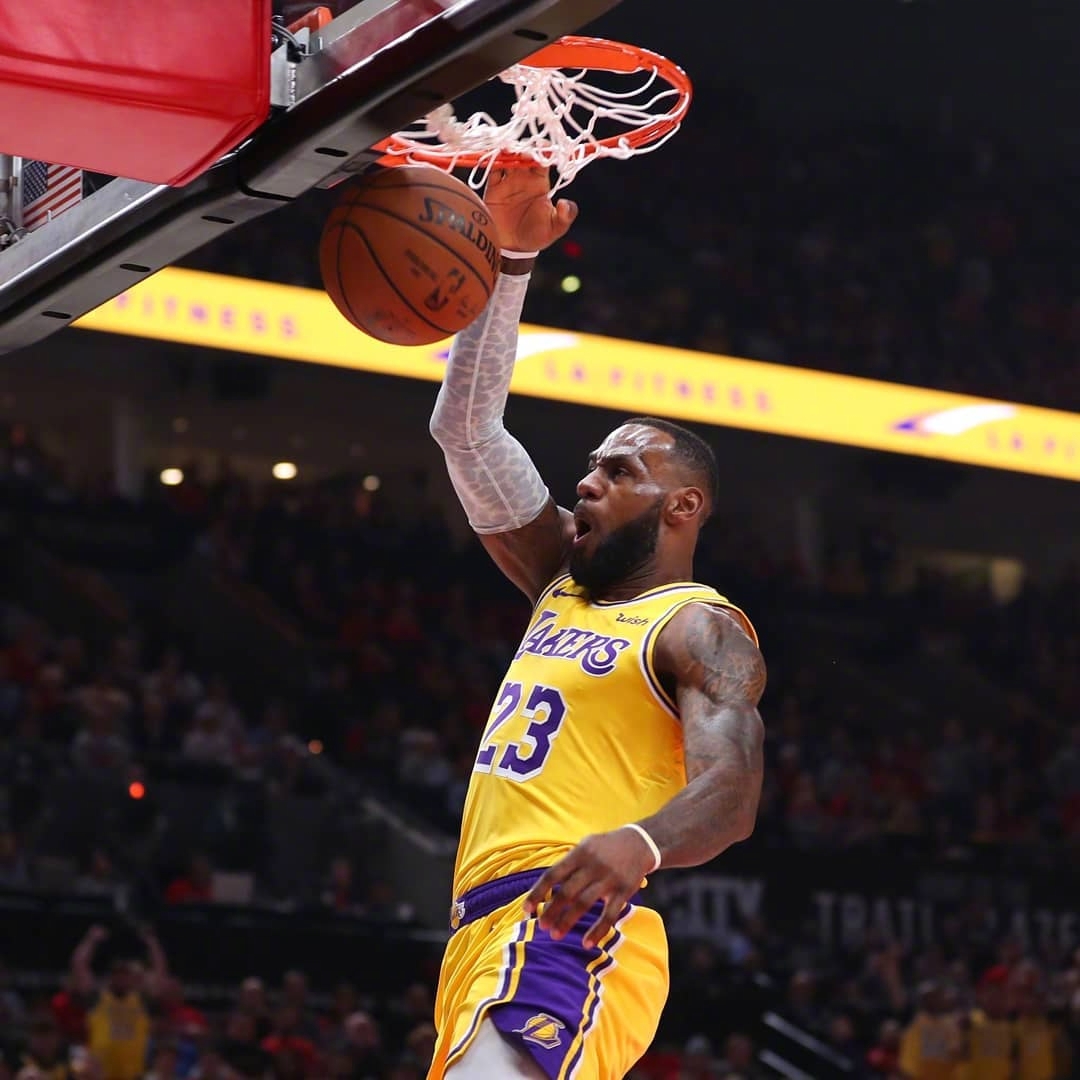 戈登带替补掀翻雄鹿！掘金残阵108-104胜出，字母哥绝望三分不中